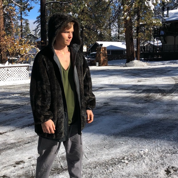 Oversized Reversible Faux Fur / Leather Jacket - Picture 5 of 8